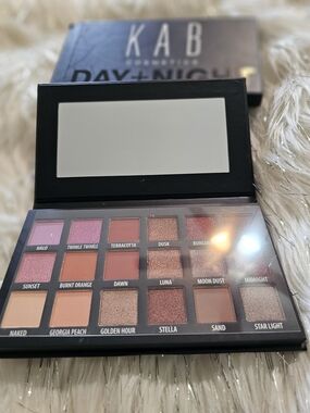 Day + Night Eyeshadow Palette — Pink & Peach Tones